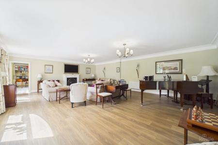 5 bedroom Detached house for sale in Middlegate Mews, Melton Ross, DN38