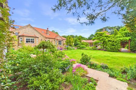5 bedroom Detached house for sale in Middlegate Mews, Melton Ross, DN38