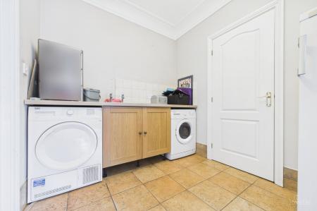 5 bedroom Detached house for sale in Middlegate Mews, Melton Ross, DN38