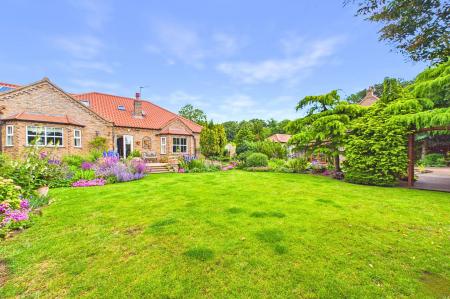 5 bedroom Detached house for sale in Middlegate Mews, Melton Ross, DN38