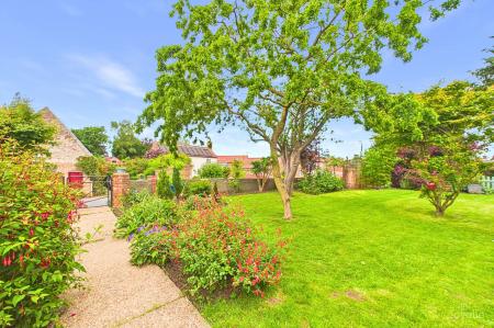 3 bedroom Detached bungalow for sale in Barton Street, Barrow-Upon-Humber, DN19