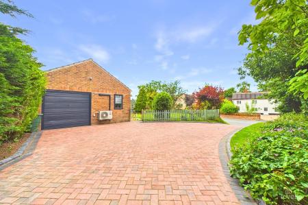 3 bedroom Detached bungalow for sale in Barton Street, Barrow-Upon-Humber, DN19