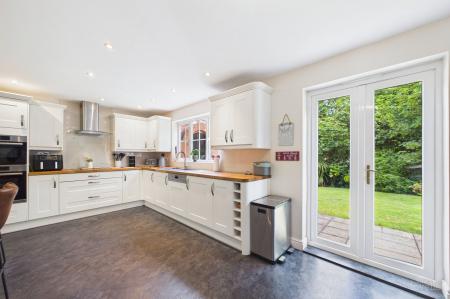 5 bedroom Detached house for sale in Abbey Rise, Barrow-Upon-Humber, DN19