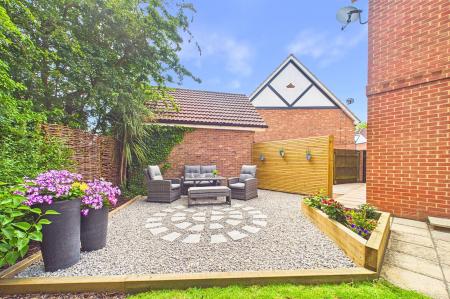 5 bedroom Detached house for sale in Abbey Rise, Barrow-Upon-Humber, DN19