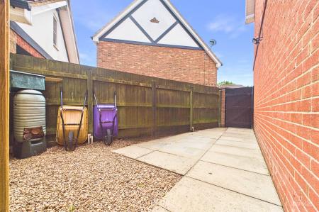 5 bedroom Detached house for sale in Abbey Rise, Barrow-Upon-Humber, DN19