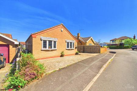2 bedroom Detached bungalow for sale in Danson Close, Barton-Upon-Humber, DN18