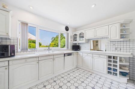 4 bedroom Detached house for sale in Ferriby Road, Barton-Upon-Humber, DN18