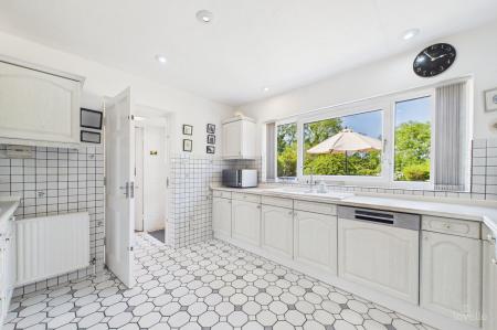 4 bedroom Detached house for sale in Ferriby Road, Barton-Upon-Humber, DN18