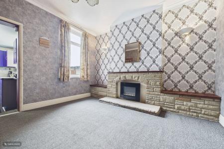 3 bedroom Semi-detached house for sale in Barrow Road, New Holland, DN19