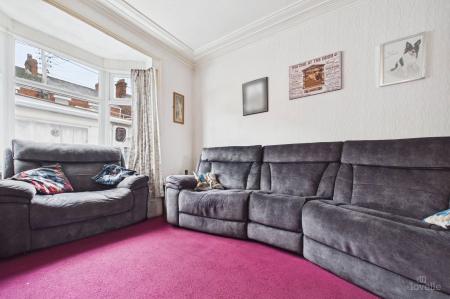 3 bedroom Semi-detached house for sale in Barrow Road, New Holland, DN19