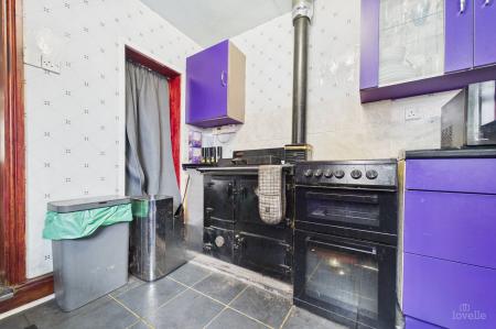 3 bedroom Semi-detached house for sale in Barrow Road, New Holland, DN19