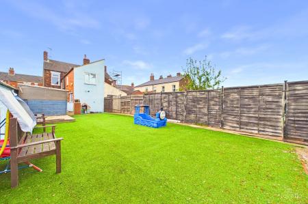 3 bedroom Semi-detached house for sale in Barrow Road, New Holland, DN19