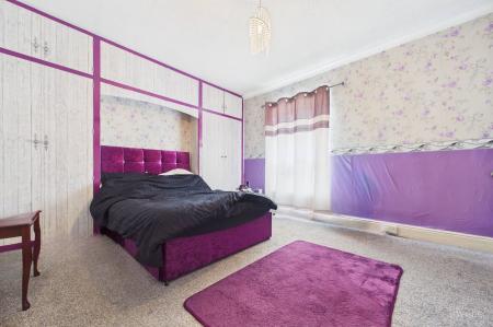 3 bedroom Semi-detached house for sale in Barrow Road, New Holland, DN19