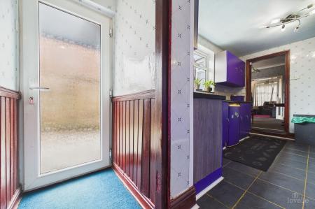 3 bedroom Semi-detached house for sale in Barrow Road, New Holland, DN19