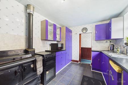 3 bedroom Semi-detached house for sale in Barrow Road, New Holland, DN19