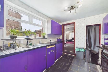 3 bedroom Semi-detached house for sale in Barrow Road, New Holland, DN19