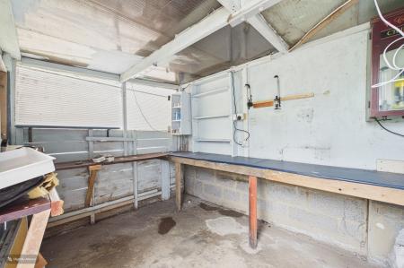 3 bedroom Semi-detached house for sale in Barrow Road, New Holland, DN19