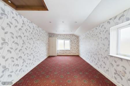 3 bedroom Semi-detached house for sale in Barrow Road, New Holland, DN19
