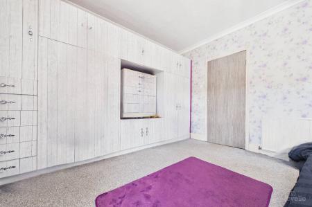 3 bedroom Semi-detached house for sale in Barrow Road, New Holland, DN19