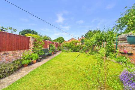 3 bedroom Terraced House for sale in Chapel Lane, Barton-Upon-Humber, DN18