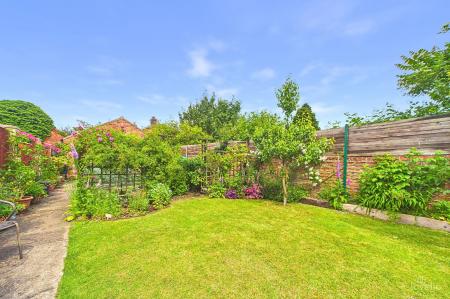 3 bedroom Terraced House for sale in Chapel Lane, Barton-Upon-Humber, DN18