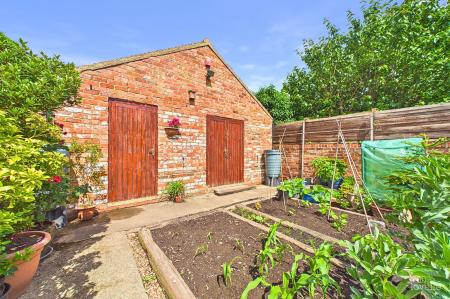 3 bedroom Terraced House for sale in Chapel Lane, Barton-Upon-Humber, DN18