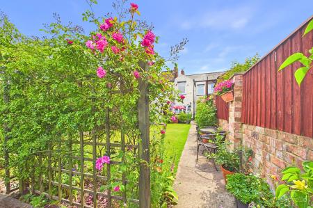 3 bedroom Terraced House for sale in Chapel Lane, Barton-Upon-Humber, DN18