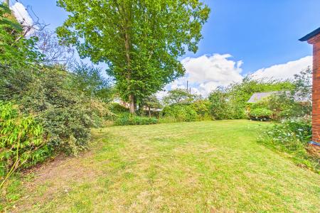 3 bedroom Semi-detached house for sale in Howe Lane, Goxhill, DN19