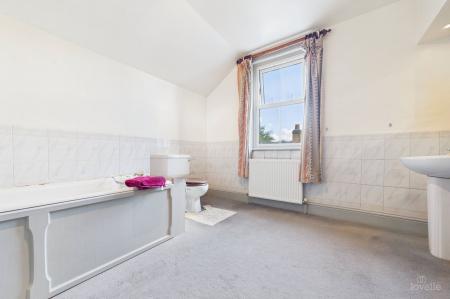 3 bedroom Semi-detached house for sale in Howe Lane, Goxhill, DN19