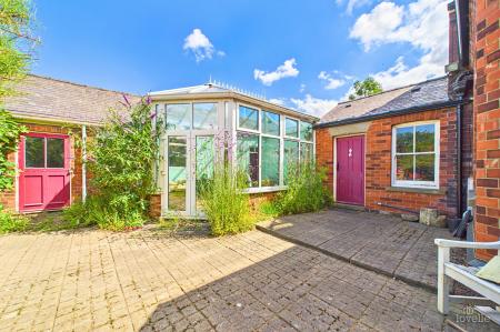 3 bedroom Semi-detached house for sale in Howe Lane, Goxhill, DN19