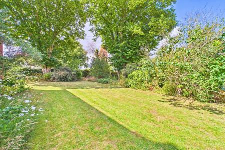 3 bedroom Semi-detached house for sale in Howe Lane, Goxhill, DN19