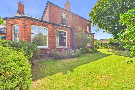3 bedroom Semi-detached house for sale in Howe Lane, Goxhill, DN19