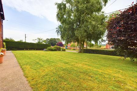 4 bedroom Detached house for sale in Main Street, Horkstow, DN18