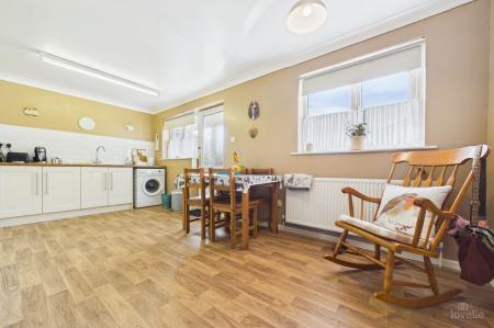 2 bedroom Detached bungalow for sale in Cornhill Drive, Barton-Upon-Humber, DN18