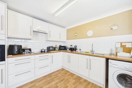 2 bedroom Detached bungalow for sale in Cornhill Drive, Barton-Upon-Humber, DN18
