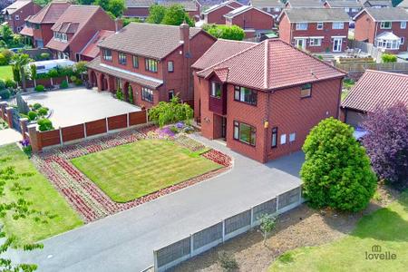 4 bedroom Detached house for sale in Horkstow Road, Barton-Upon-Humber, DN18