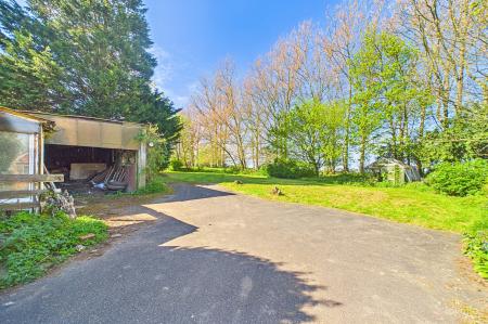 3 bedroom Detached bungalow for sale in Barton Road, Barrow-Upon-Humber, DN19