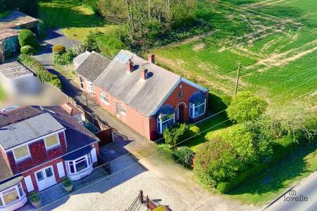 3 bedroom Detached bungalow for sale in Barton Road, Barrow-Upon-Humber, DN19