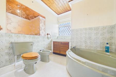3 bedroom Detached bungalow for sale in Barton Road, Barrow-Upon-Humber, DN19