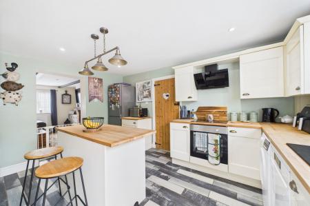 3 bedroom Semi-detached house for sale in High Street, Ulceby, DN39