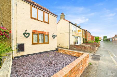 3 bedroom Semi-detached house for sale in High Street, Ulceby, DN39