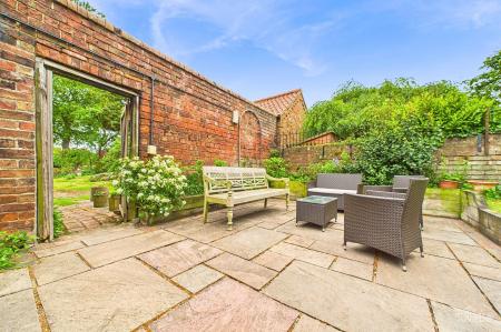 6 bedroom Detached house for sale in North Street, Barrow-Upon-Humber, DN19