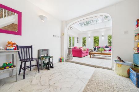 6 bedroom Detached house for sale in North Street, Barrow-Upon-Humber, DN19