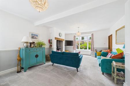 6 bedroom Detached house for sale in North Street, Barrow-Upon-Humber, DN19