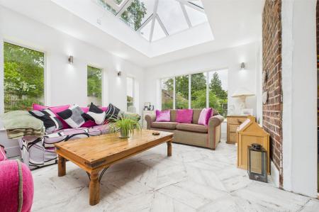 6 bedroom Detached house for sale in North Street, Barrow-Upon-Humber, DN19