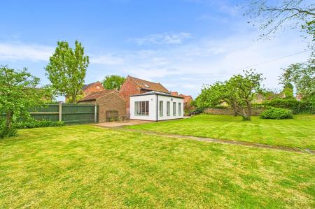 6 bedroom Detached house for sale in North Street, Barrow-Upon-Humber, DN19
