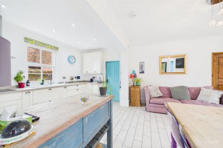 6 bedroom Detached house for sale in North Street, Barrow-Upon-Humber, DN19