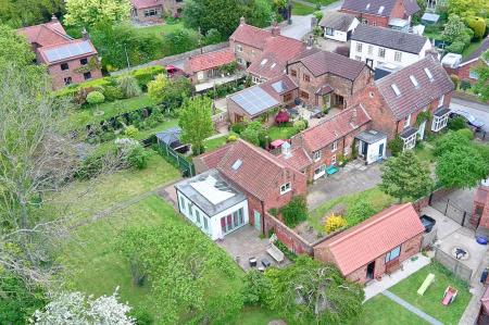 6 bedroom Detached house for sale in North Street, Barrow-Upon-Humber, DN19
