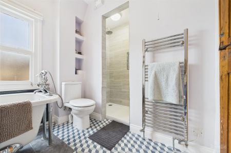 6 bedroom Detached house for sale in North Street, Barrow-Upon-Humber, DN19