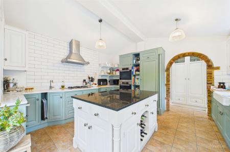 4 bedroom Detached house for sale in Soutergate, Barton-Upon-Humber, DN18